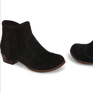 MinneTonka Black Fringe Bootie